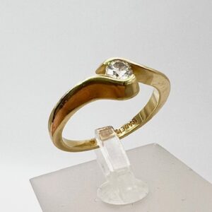 Zlatý prsteň s briliantom