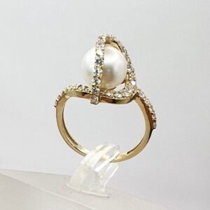 Zlatý prsteň s perlou